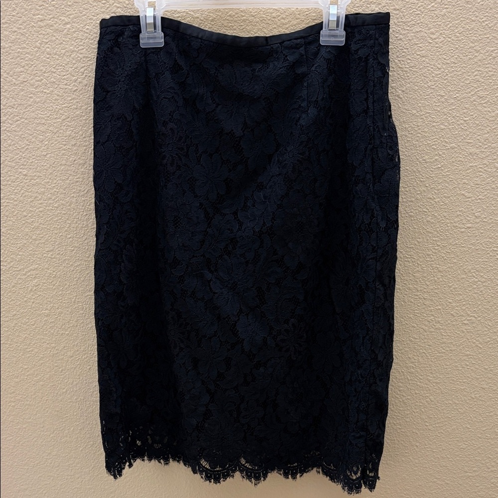 Ann Taylor Black Lace Pencil Skirt Size 8 Scalloped Hem